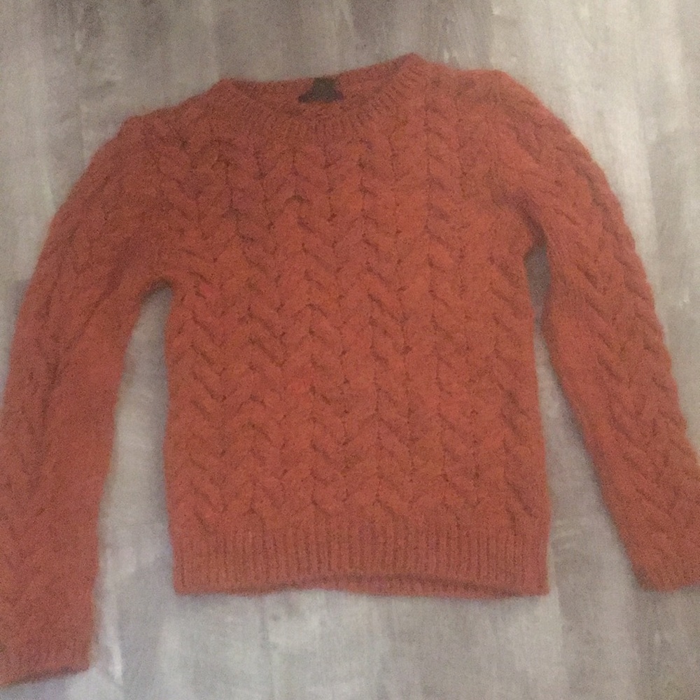 Small H&M sweater ✨